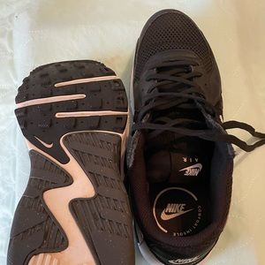 Woman’s Nike Excee